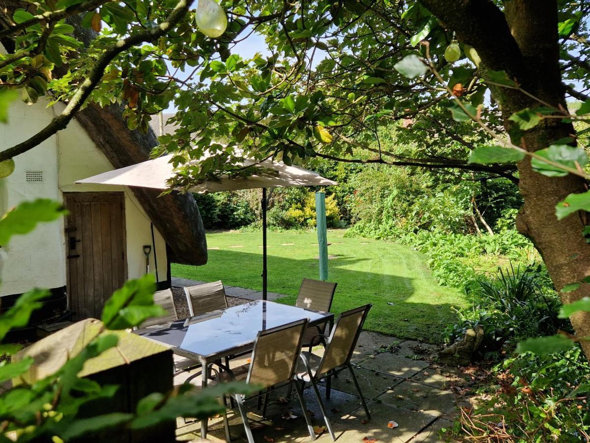 Delightful 3Bed Thatched Cottage สต็อคบริดจ์ ภายนอก รูปภาพ